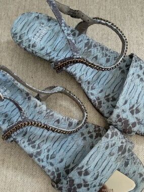 Stuart Weitzman Blue Snake-Print Chain-Strap Sandals size 8.5